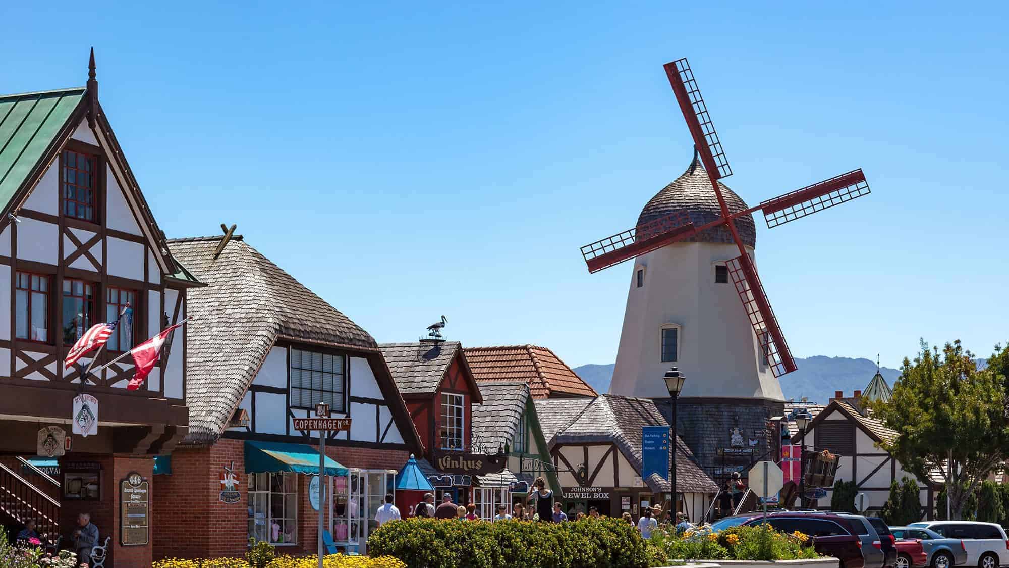 main-street-solvang-california-usa-august-9-2011-unidentified-people